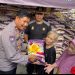 Sambut Hari Raya Waisak, Polsek Grogol Petamburan Salurkan 1000 Karung Beras untuk Para Lansia