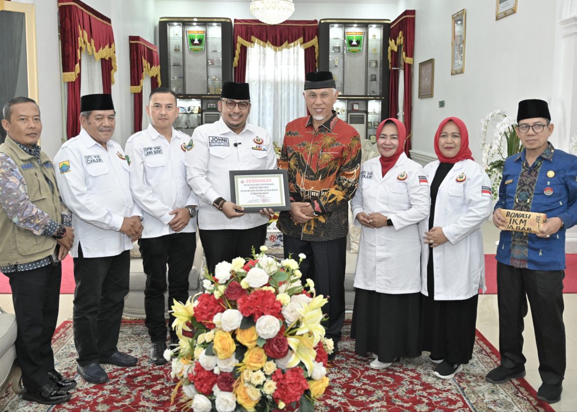 Terima Donasi Kebencanaan Rp45 Juta, Gubernur Mahyeldi Apresiasi Kepedulian IKM Jabar