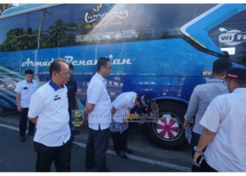 Pastikan Layak Pakai, Pemkab Pesibar Lakukan Ram Check Kendaraan Pemberangkatan Calon Jamaah Haji