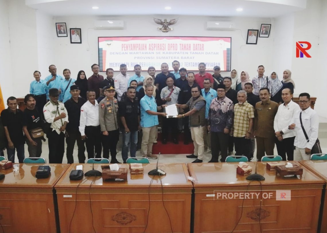 Ramai-ramai Datang ke Kantor DPRD, Wartawan di Tanah Datar Tolak RUU Penyiaran