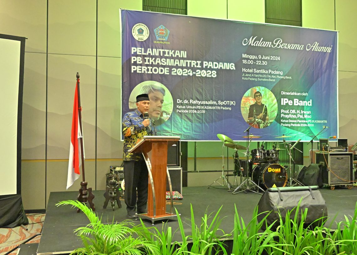 Pengurus Ikasmantri Dilantik, Gubernur Apresiasi Peran Besar Alumni SMA 3 Padang bagi Kemajuan Sumbar