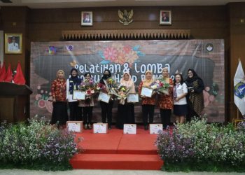 Tingkatkan Kreatifitas Istri ASN, DWP Jakbar Gelar Pelatihan dan Lomba Membuat Hand Bouquet