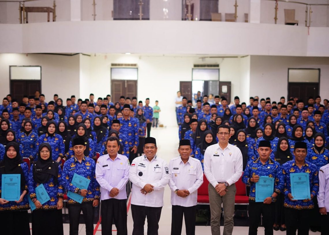 Bupati Suhatri Bur Angkat Hampir 2000 Orang Pegawai PPPK