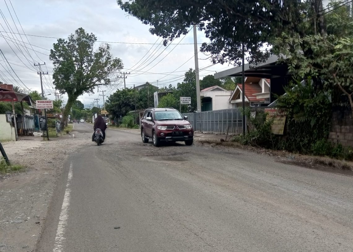 Jalan Berlobang di Kelurahan Sicincin Payakumbuh Timur Nyaris Makan Korban