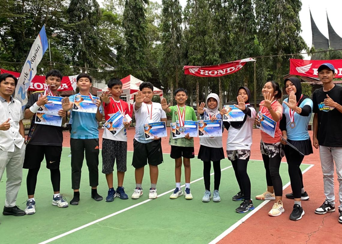 Petenis Kota Sawahlunto Sabet 11 Keping Medali Kejurnas Yunior di Batusangkar
