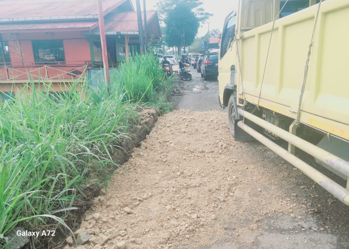 Urai Kemacetan Jalan Padang Luar hingga Simpang Malalak, Peralihan Arus Kendaraan Besar Dilakukan