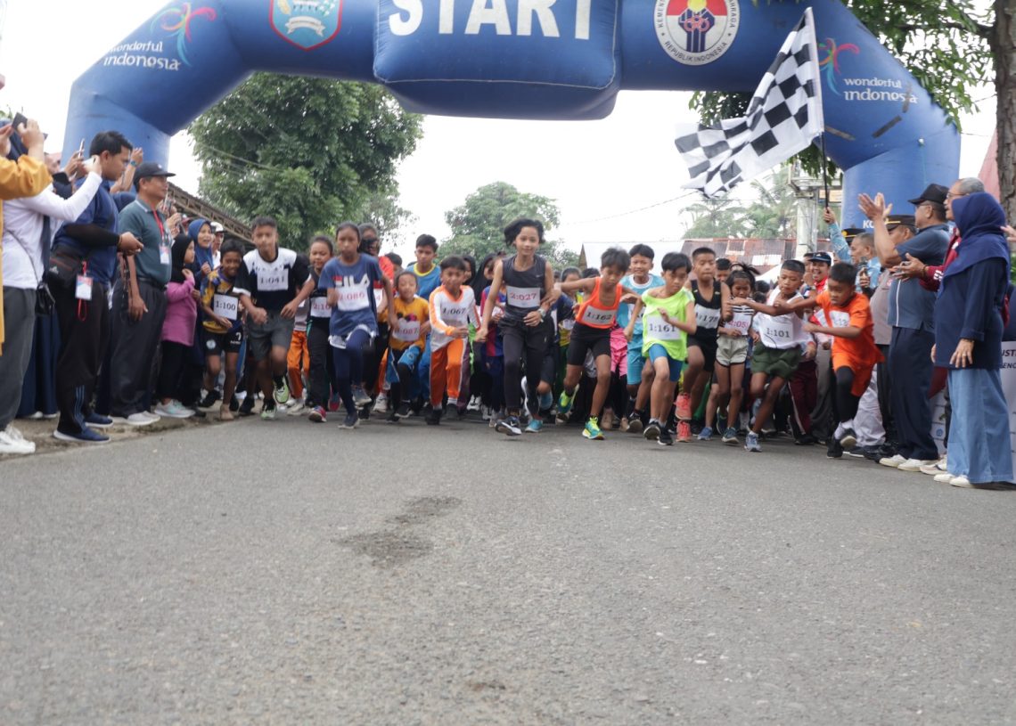 Ratusan Siswa Sekolah Dasar si Kota Payakumbuh Mengikuti Lomba Lari 5K