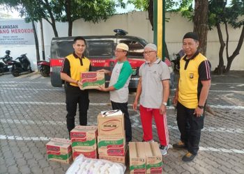 Kebersamaan dengan Masyarakat:  Aksi Bersih-bersih Polsek Cengkareng Sambut HUT Bhayangkara ke-78