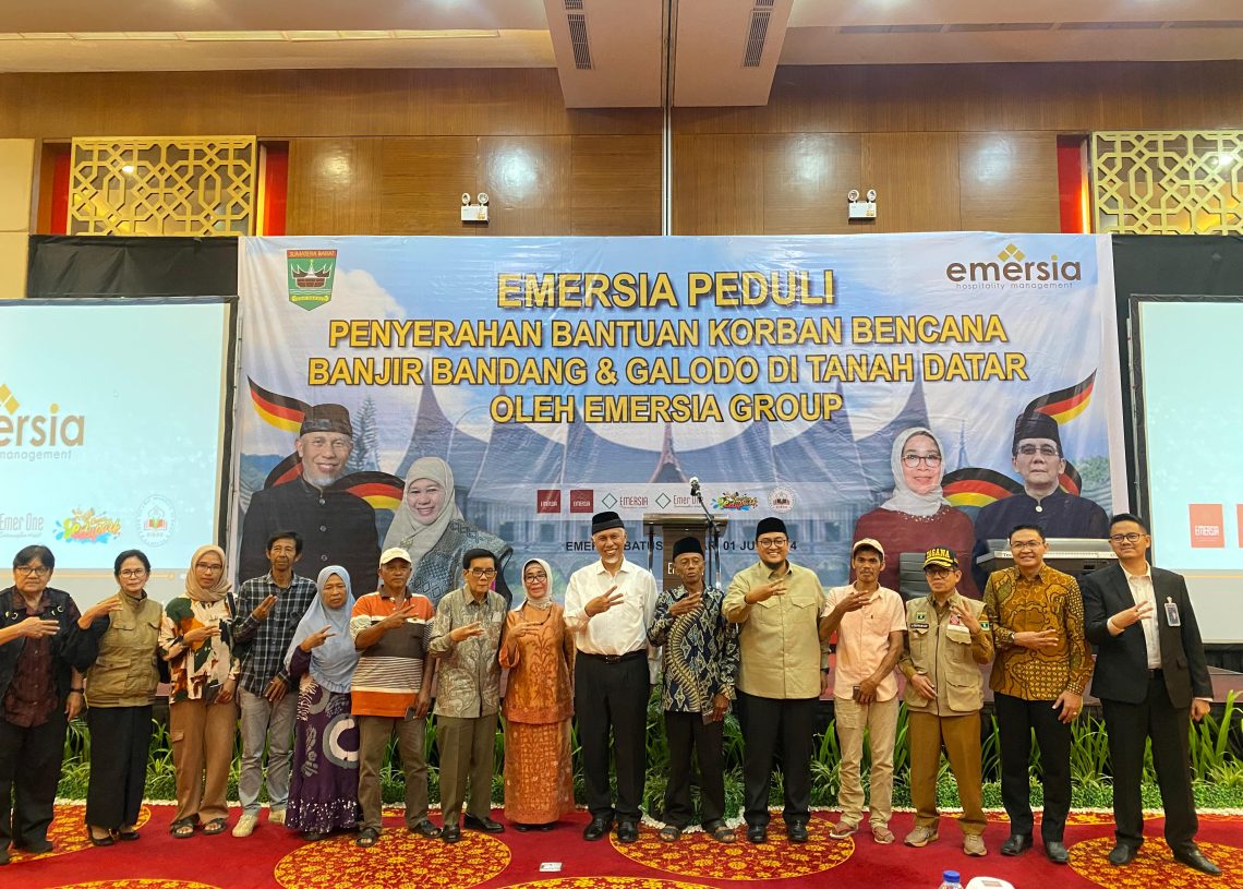 Emersia Group Peduli Serahkan Bantuan Korban Bencana Banjir Bandang di Tanah Datar