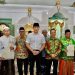Mentri AHY Serahkan Sertifikat Masjid Sunan Giri Gresik Jawa Timur