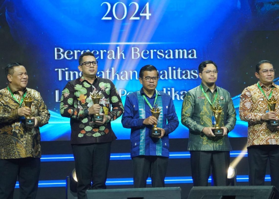 Satu-satunya Kota di Sumbar, Bukittinggi Terima Penghargaan Anugerah Merdeka Belajar 2024