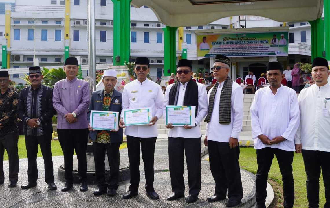 Diikuti Ribuan Santri MDTA, Bupati Safaruddin Pimpin Apel Akbar 1 Muharram 1446 H