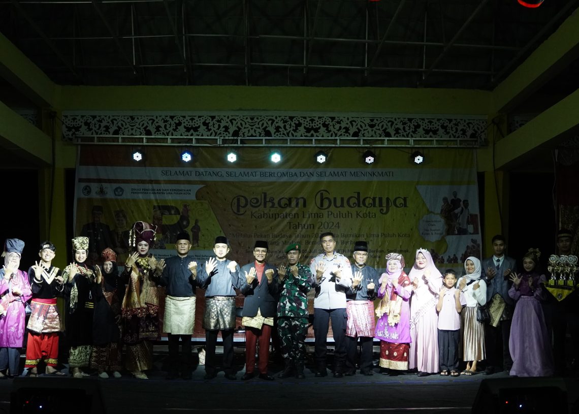 Berjalan Sukses, Bupati Safaruddin Tutup Pekan Budaya Lima Puluh Kota 2024