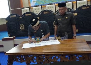 Akhirnya Persetujuan Ranperda LKPJ Bupati tentang Pelaksanaan APBD Pesibar TA 2023 Ditandatangani