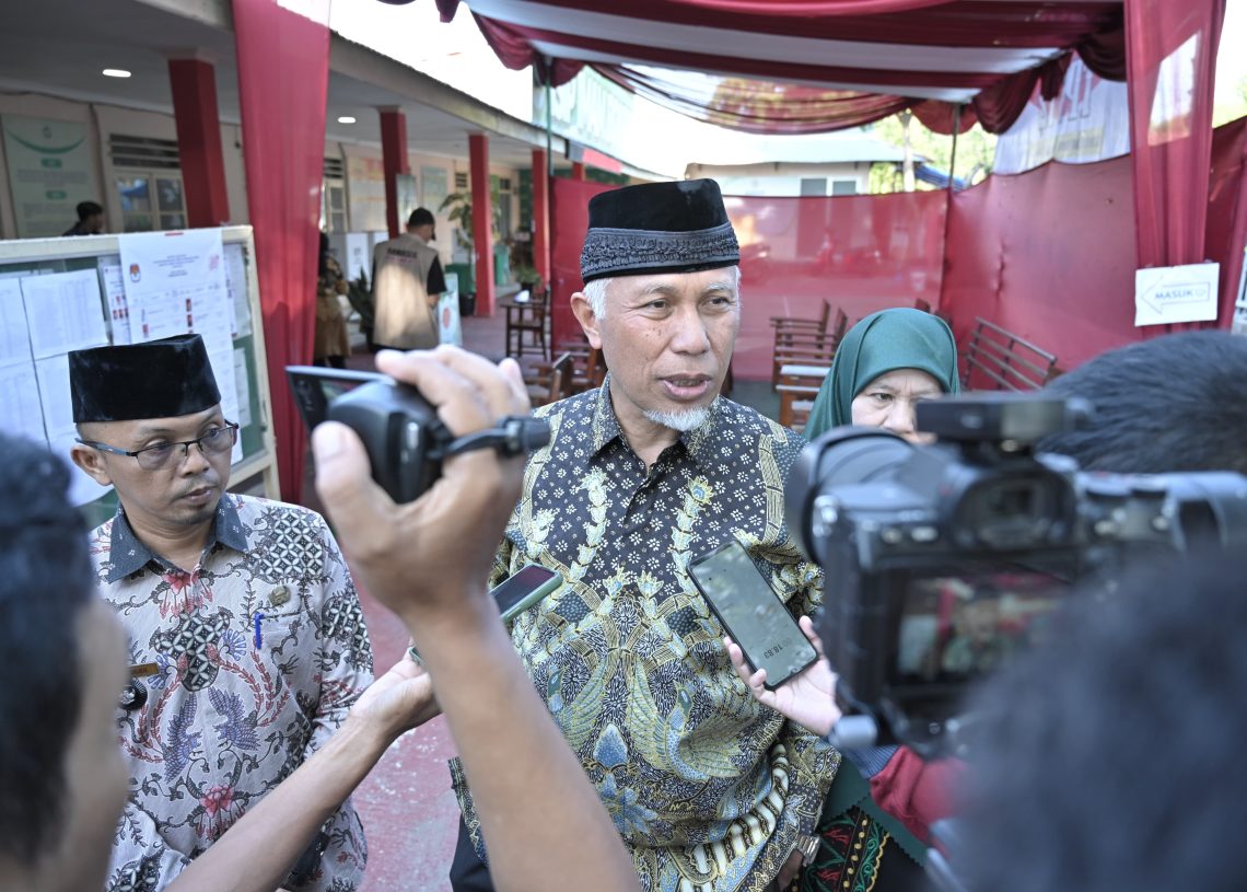 Mahyeldi Menjadi Pemilih ke-10 dalam PSU DPD RI di TPS 12, Kelurahan Jati Baru Kota Padang