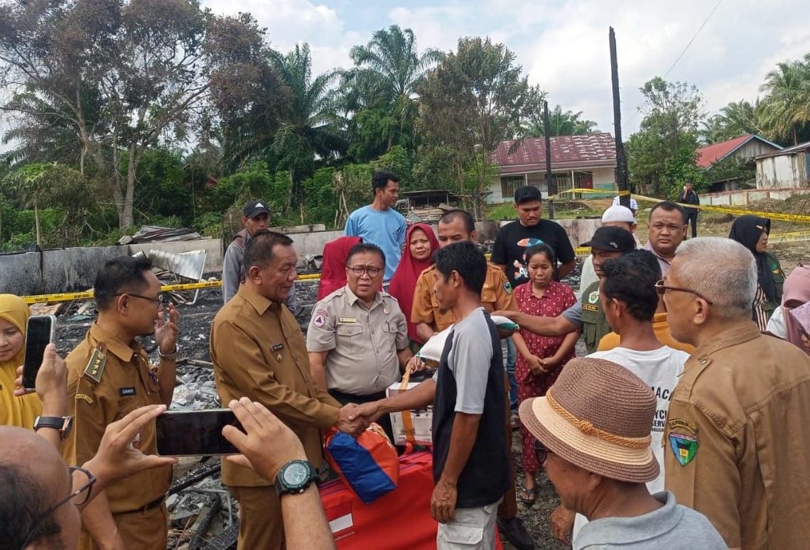 Gerak Cepat Bupati RA, Bantu Korban Kebakaran Lunang
