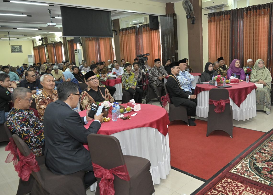 Gubernur Mahyeldi Hadiri Pelantikan Rektor Baru Universitas Metamedia