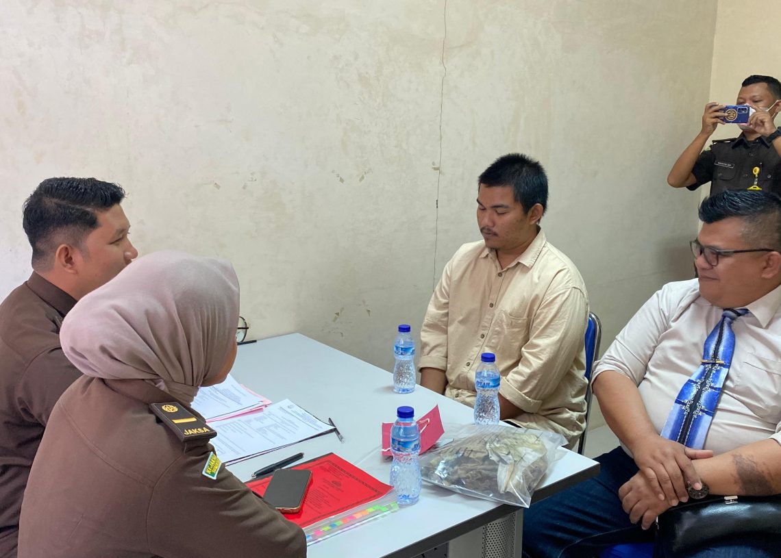 Kasus Pembunuhan Berencana Casis TNI AL, Polres Sawahlunto Limpahkan Tersangka dan BB ke Kajari