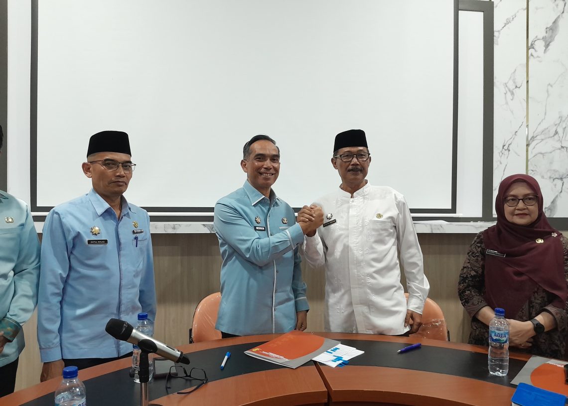 Sekda Kab. Solok dan Kota Solok Tandatangani Berita Acara Serah Terima Meubiler