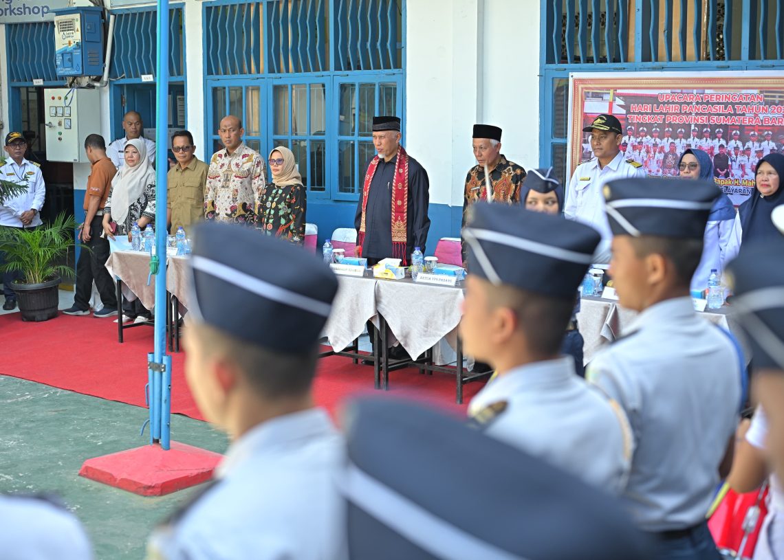 Gubernur Mahyeldi Memberikan Motivasi untuk Siswa Baru SMK Pelayaran Padang