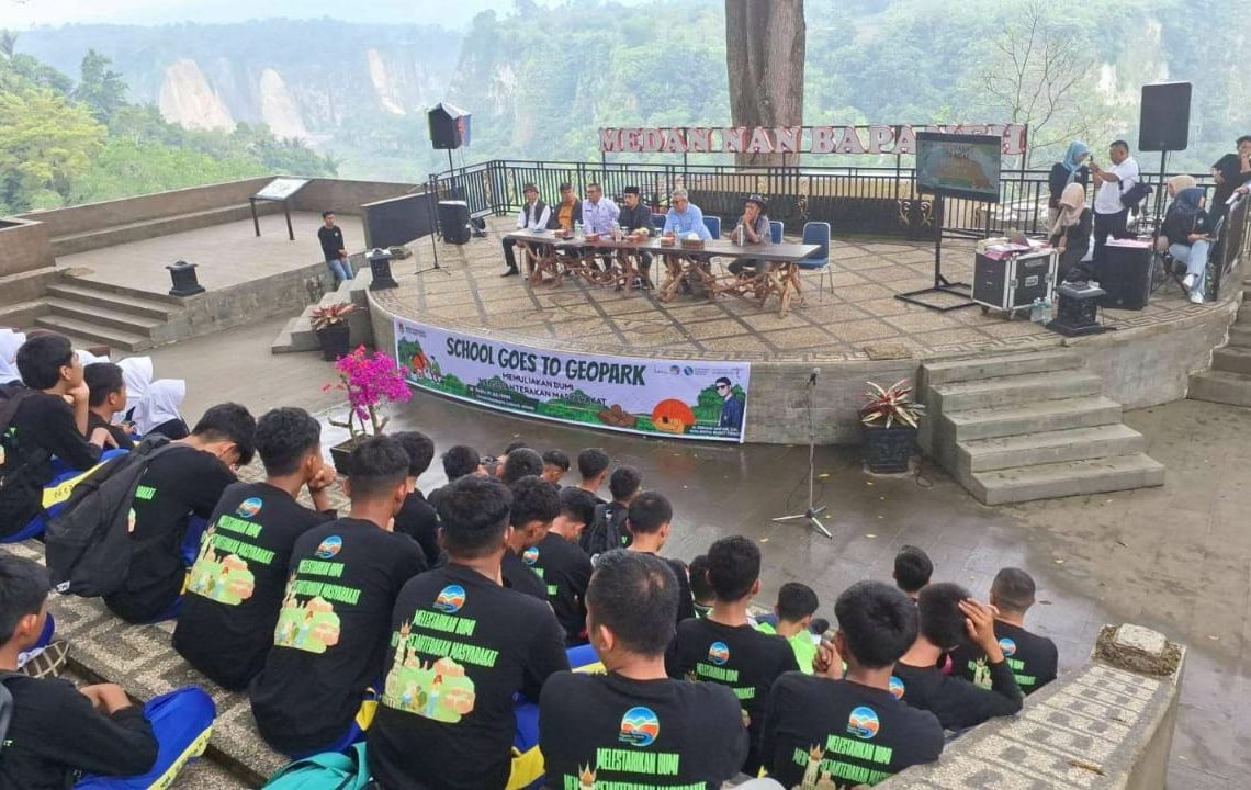 Pemko Bukittinggi Adakan School Goes to Geopark