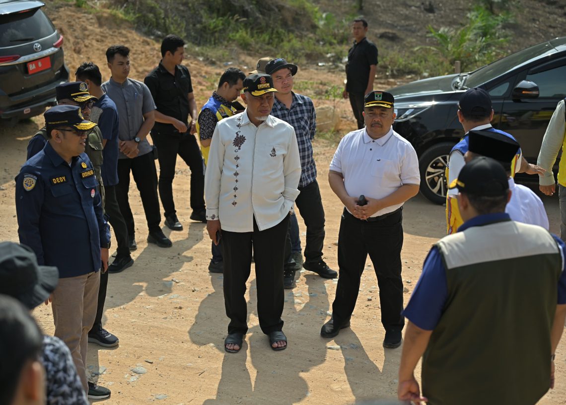 Tinjau Akses Jalan ke Pelabuhan Teluk Tapang, Mahyeldi : Sudah Rampung 17,87 dari 23,47 Kilometer
