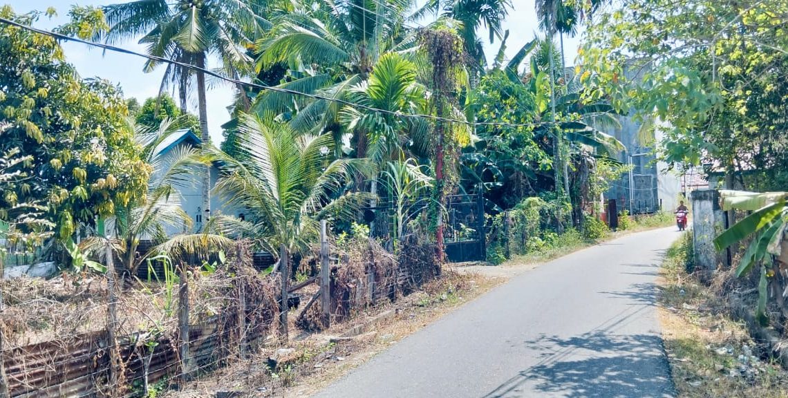 Dinas Perkim Abaikan Laporan Masyarakat, Kabel Lampu Jalan Menjuntai Beresiko Fatal