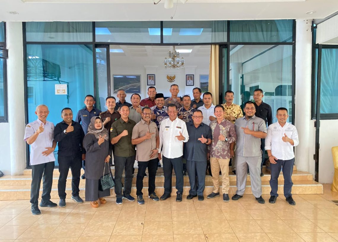 Berikan Dukungan, Puluhan Anggota DPRD Dijamu Bupati Rusma