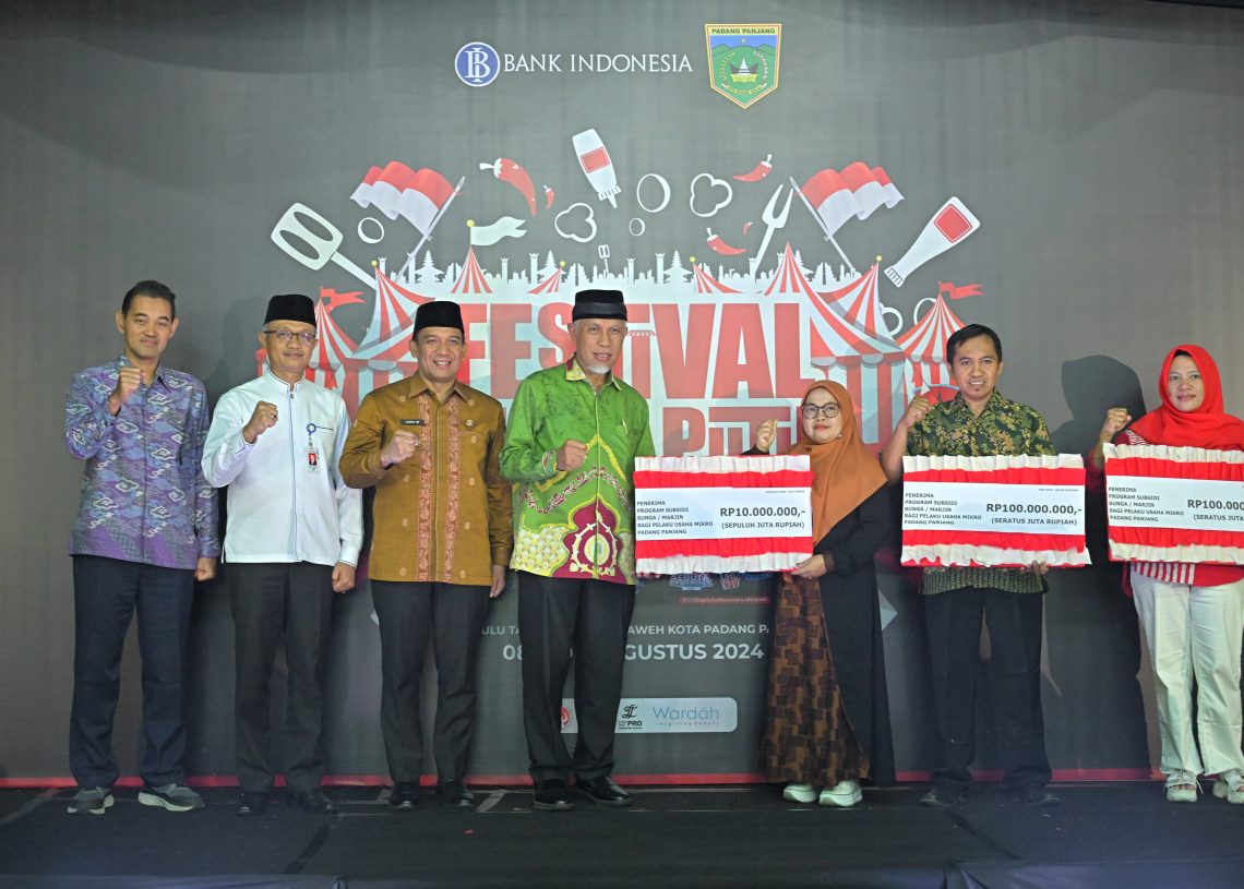 Gubernur Mahyeldi Resmikan Festival Merah Putih dan Program Subsidi Bunga