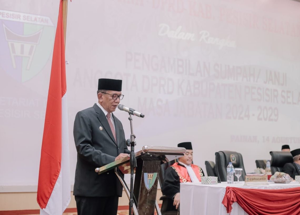 Diambil Sumpah, 45 Anggota DPRD Kabupaten Pessel Resmi Dilantik