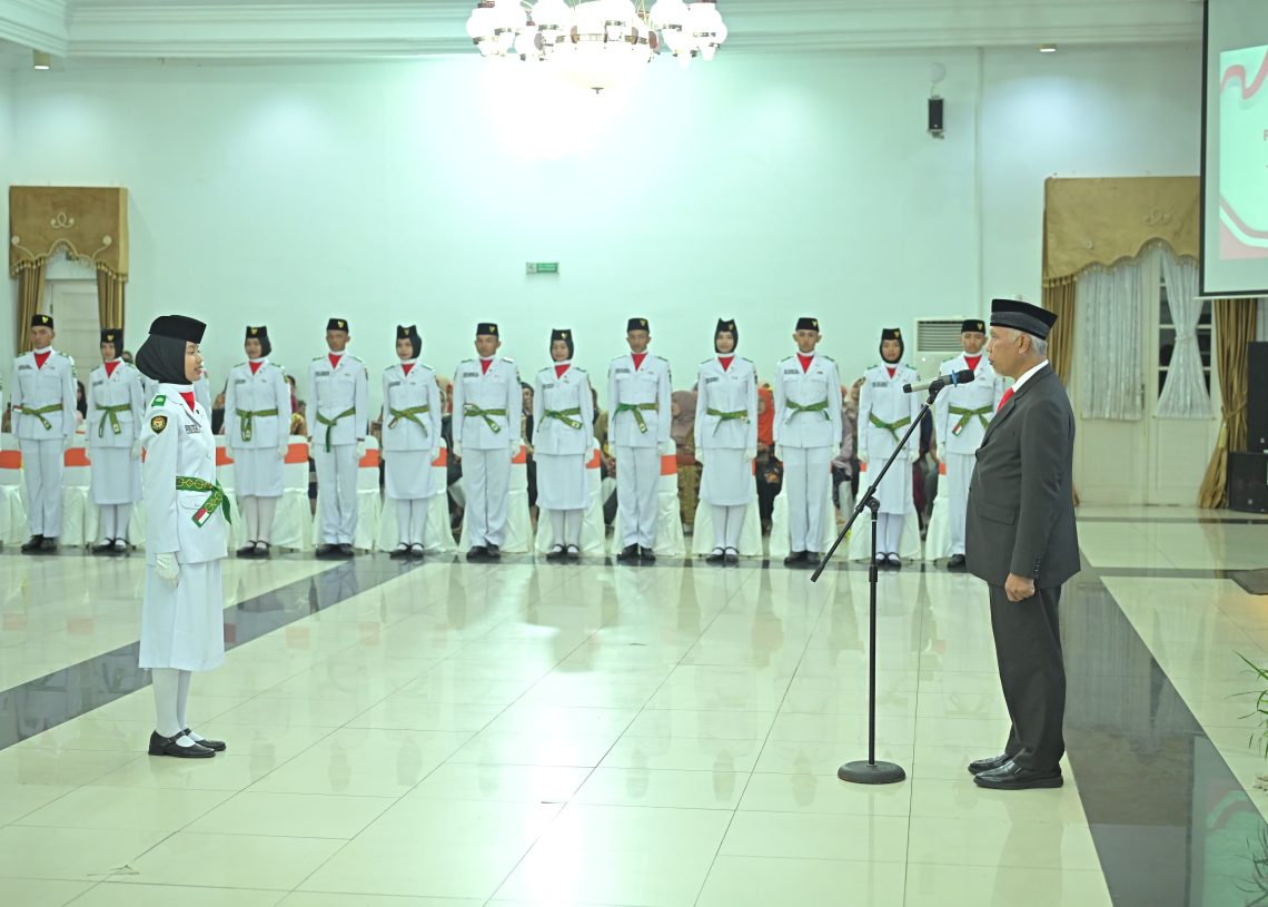 Kukuhkan 54 Anggota Paskibraka Sumbar 2024, Gubernur Mahyeldi Tekankan Pentingnya Kekompakan