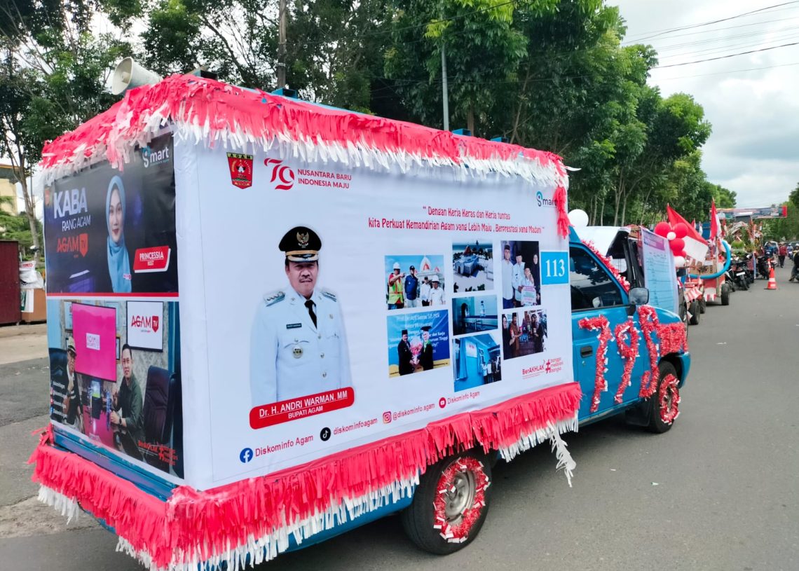 Diskominfo Agam Tampilkan Capaian Program Prioritas Bupati dalam Pawai Alegoris 2024