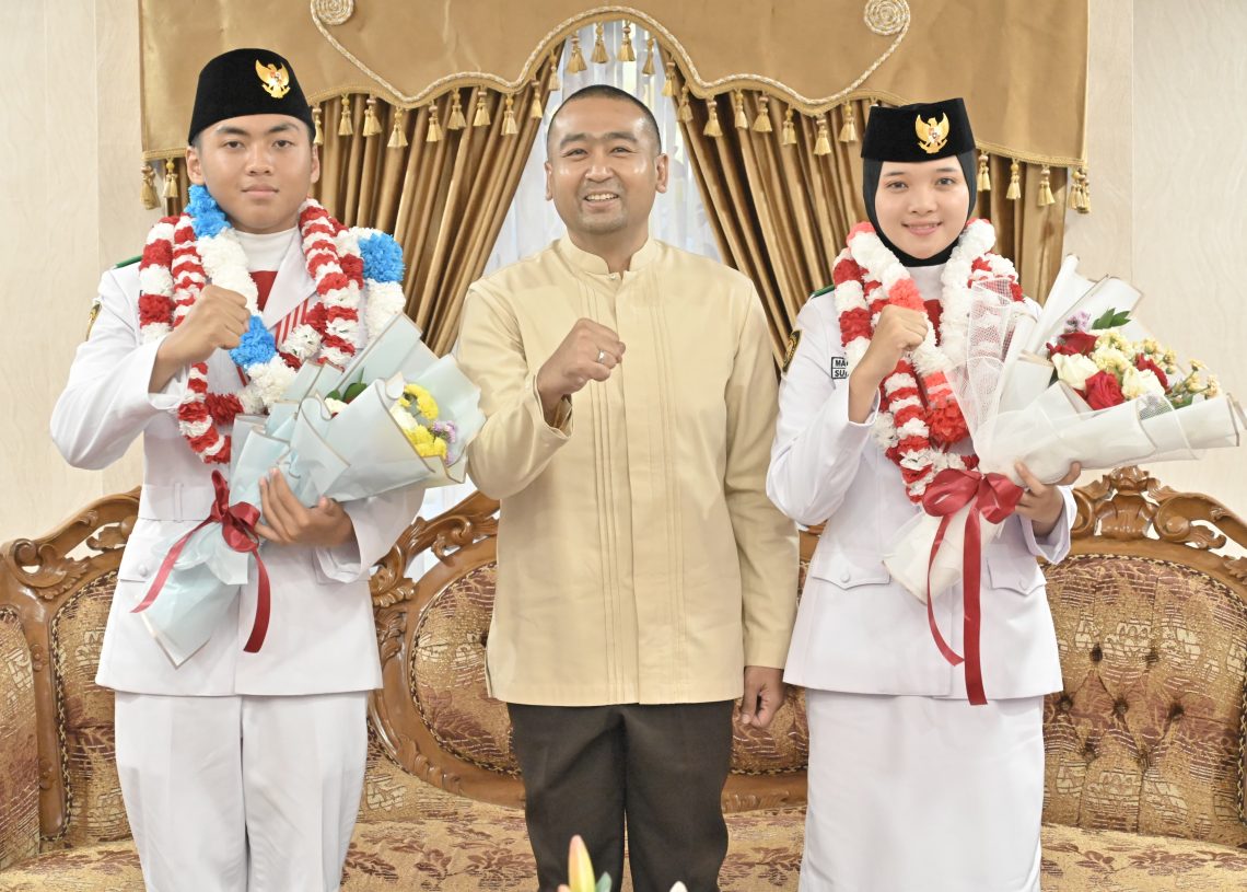 Kepulangan Paskibraka Asal Sumbar Zaki dan Maulia Disambut Wagub Audy