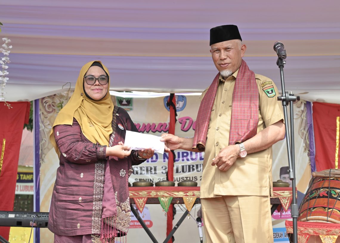 Gubernur Mahyeldi Hadiri Batagak Kudo-Kudo Masjid SMAN 3 Lubuak Basuang