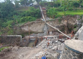 Rehabilitasi Irigasi Bendung Ngukung Pandan Arum Kab. Mojokerto akan Segera Rampung