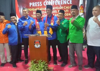 Direstui 4 Partai, Pasangan Santoso dan KH Samsul Umam Daftar ke KPU Tulungagung