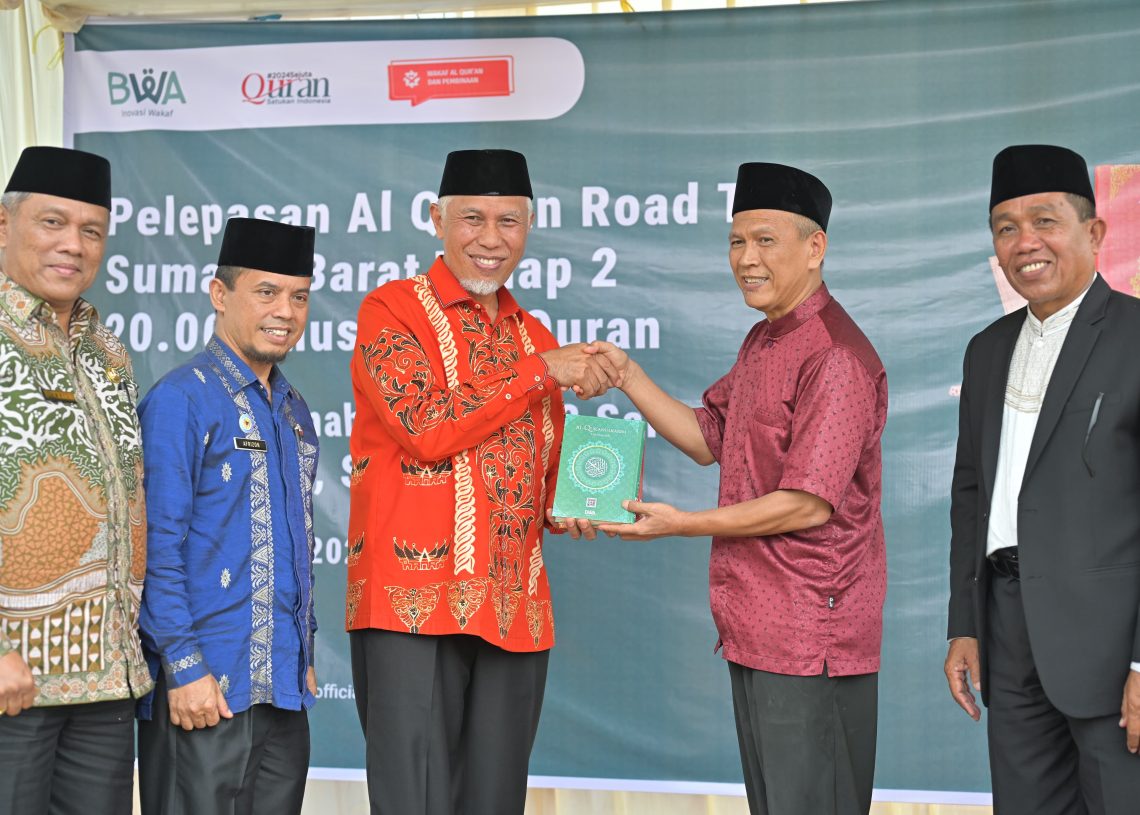 Gubernur Mahyeldi Menyambut Baik Wakaf Al-Quran dari BWA