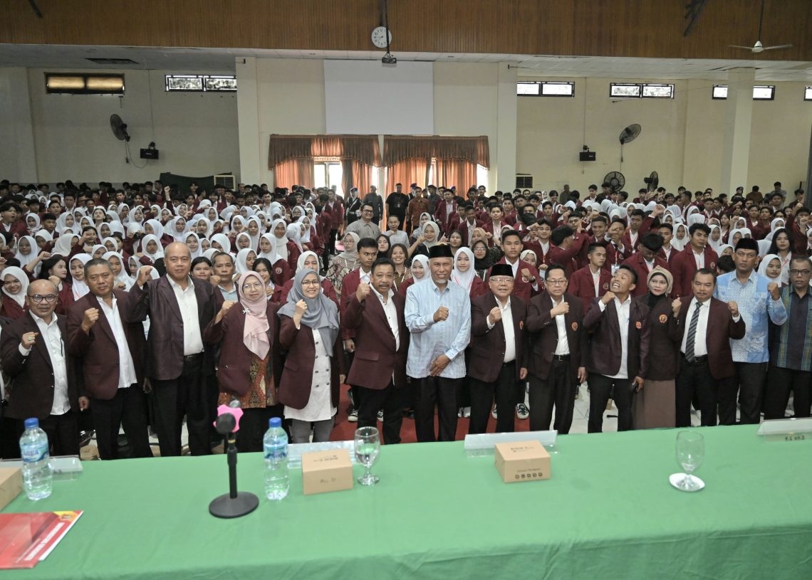 Gubernur Mahyeldi Pompa Semangat Ribuan Mahasiswa Baru Universitas Ekasakti