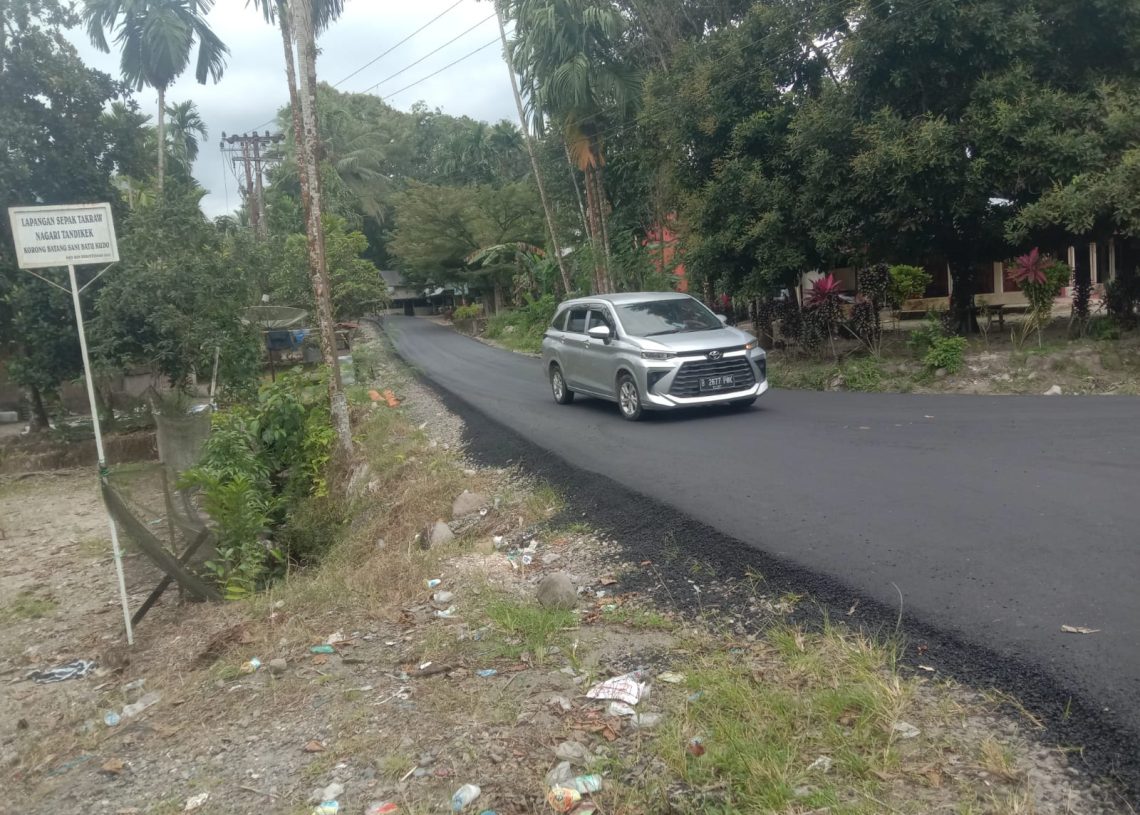 Warga Sambut Antusias Pengaspalan Jalan Tandikek-Kapalo Hilalang: Suhatri Bur Tetap Lanjutkan