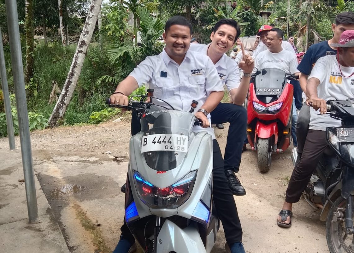 Kampanye Perdana Riyanda-Jeffry Pilih Blusukan ke Beberapa Desa