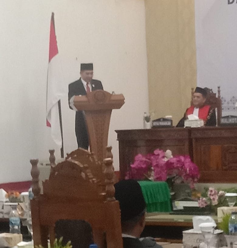 Pj Walikota Fauzan Hasan Hadiri Pelantikan Unsur Pimpinan DPRD Kota Sawahlunto Periode 2024-2029