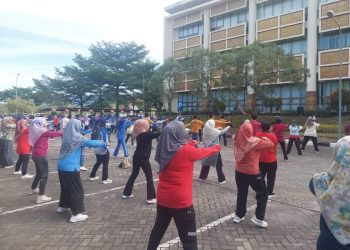 Senam Rutin ASN Pemko Padang Dimeriahkan Cek Kesehatan dan Pijat Gratis