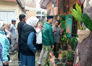Cawako Erman Safar Blusukan Bersama Relawan Emak-emak di Puhuntembok