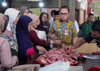Pjs Wako Bersama TPID Bukittinggi Tinjau Harga Pasar di Bukittinggi