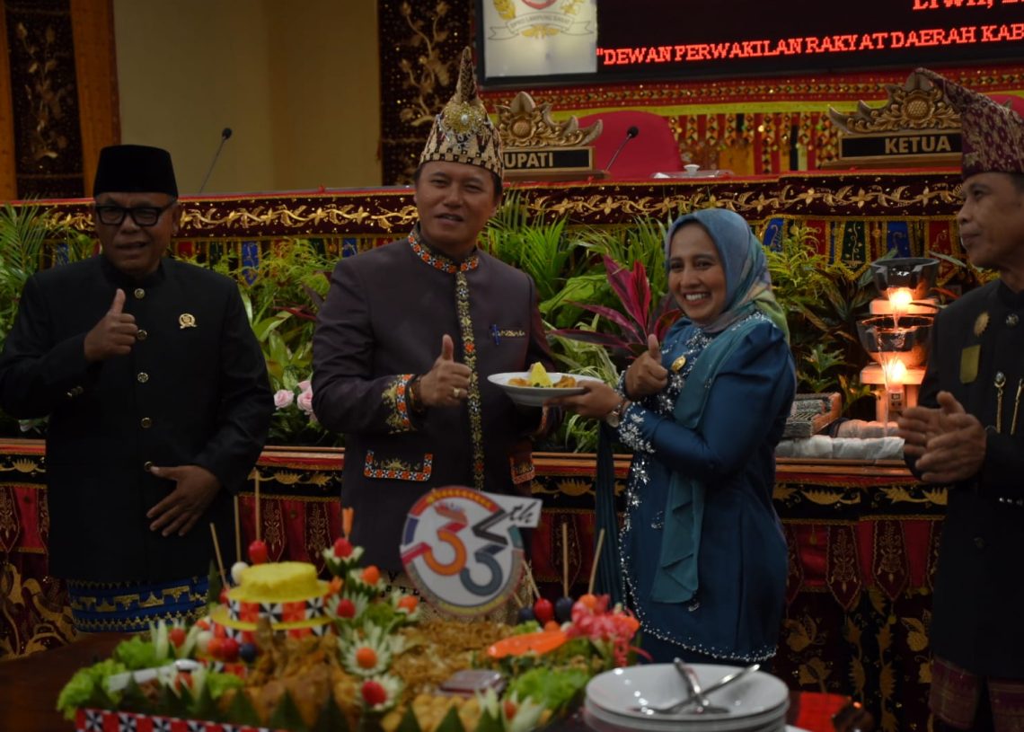 Semarak HUT ke-33, DPRD Lampung Barat Gelar Rapat Paripurna Dengarkan Pidato Pj Bupati