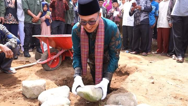 Bupati Sampaikan Apresiasi saat Peletakkan Batu Pertama Balai-balai Adat