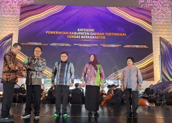 Pemkab Pesisir Barat Terima Penghargaan Kabupaten Cerdas Berkarakter dari Kemendikbudristek