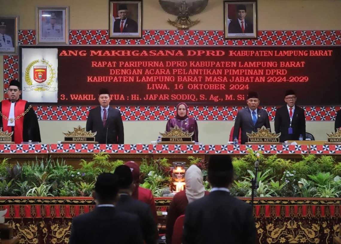 Hadiri Pelantikan Pimpinan DPRD, Pj. Bupati Nukman Berharap Pimpinan DPRD Bisa Jalankan Amanah