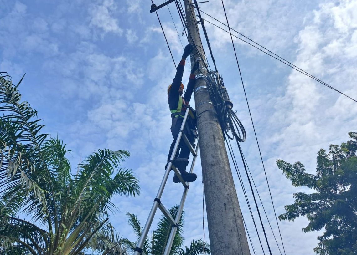 Jaga Layanan Komunikasi Tetap Stabil, PLN Icon Plus Sumbagteng Lakukan Pemeliharaan Rutin Fiber Optic di Wilayah Simalinyang Kampar Kiri, Riau