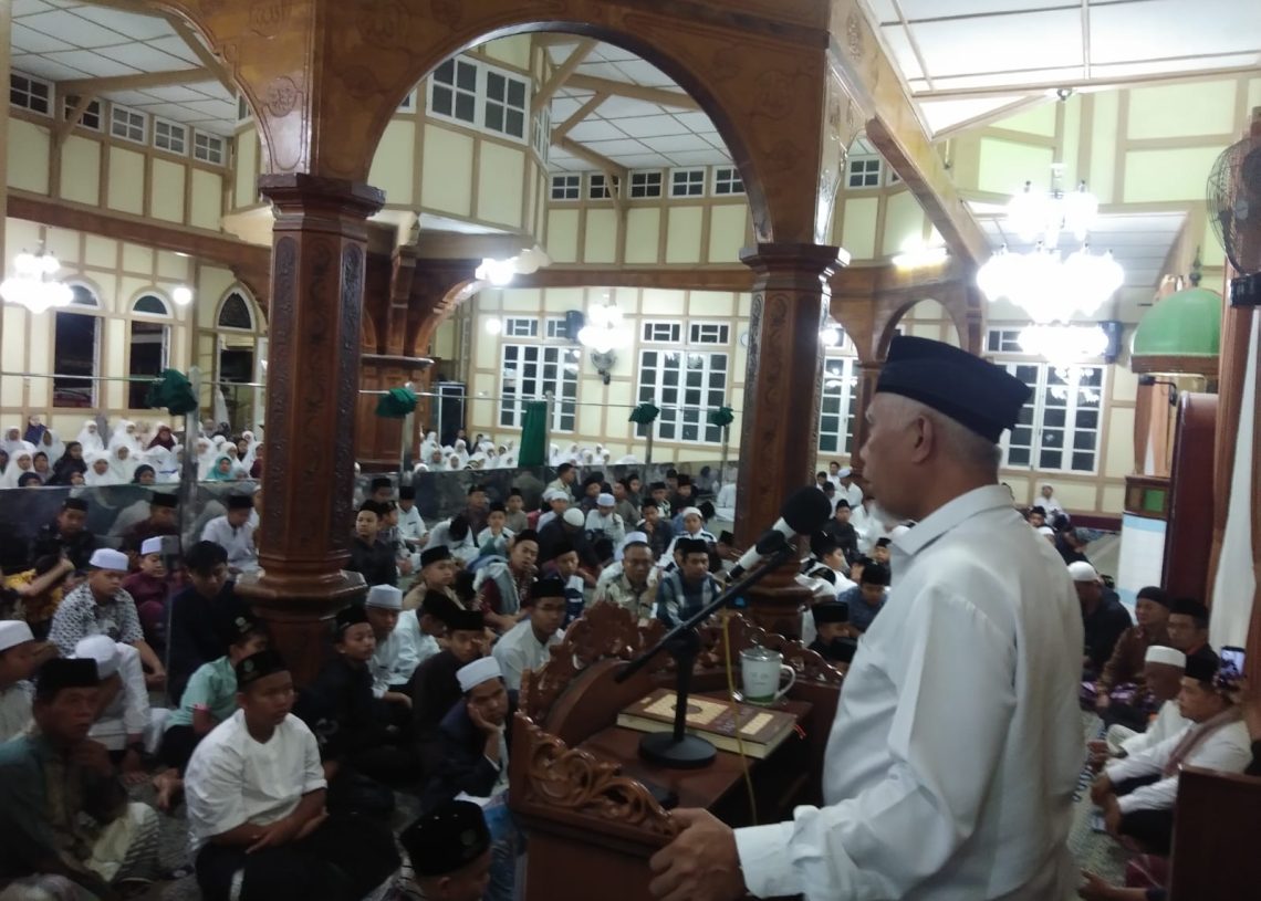Bersama Buya Mahyeldi dan Ketua DPRD Agam, Benni Warlis Hadiri Subuh Berjemaah di Masjid Jami’ Parabek